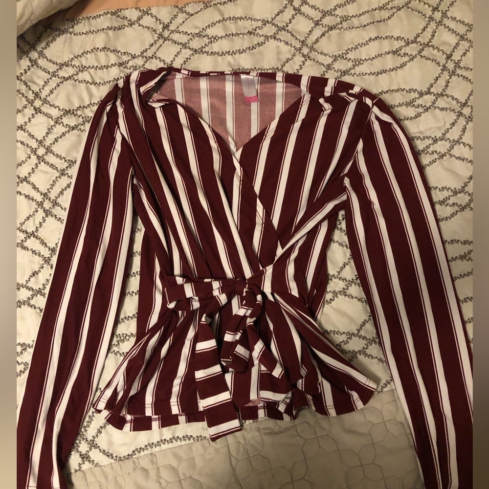 Cute little V-neck sweater, it is XXL but it fits like a Medium.